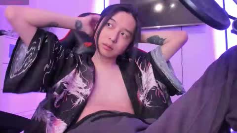 Snapshot of your_little_twink chatting on 11.04.25 Han   online show from 11.04.25