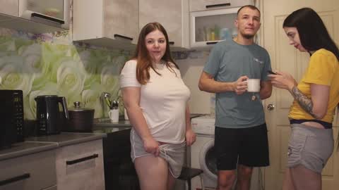 Snapshot of your_madhurricane chatting on 12.15.24 Daria and Lesia online show from 12.15.24