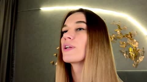 Jessica Loyd online show from 01.23.25