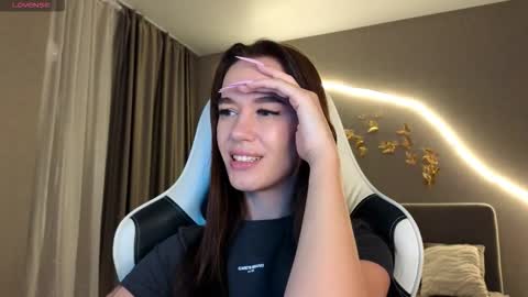 Jessica Loyd online show from 09.15.25