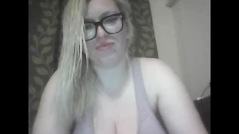 Snapshot of your_sinful_soul chatting on 05.27.26 Roxy online show from 05.27.26