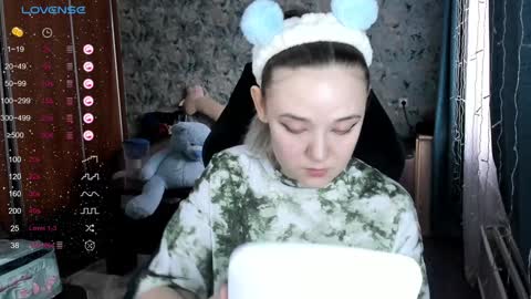 Snapshot of your_small_bunny chatting on 12.08.24 Molly online show from 12.08.24