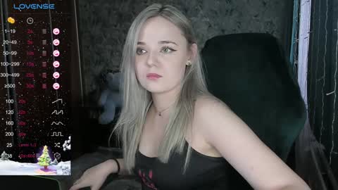 Snapshot of your_small_bunny chatting on 12.17.24 Molly online show from 12.17.24