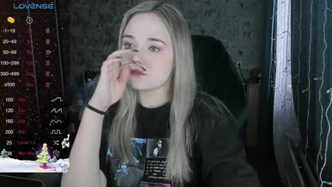 Snapshot of your_small_bunny chatting on 12.19.24 Molly online show from 12.19.24