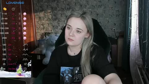 Snapshot of your_small_bunny chatting on 12.19.24 Molly online show from 12.19.24