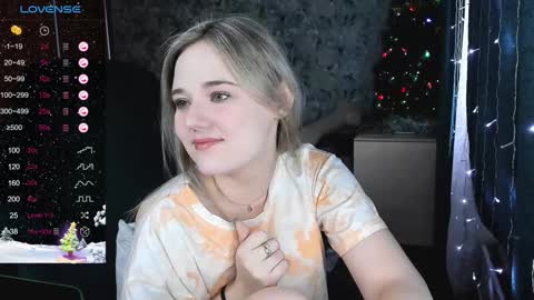 Snapshot of your_small_bunny chatting on 12.24.24 Molly online show from 12.24.24