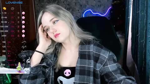 Snapshot of your_small_bunny chatting on 01.12.25 Molly online show from 01.12.25