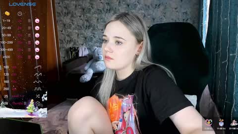 Snapshot of your_small_bunny chatting on 01.15.25 Molly online show from 01.15.25