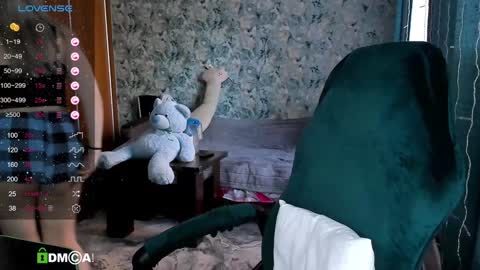 Snapshot of your_small_bunny chatting on 02.05.25 Molly online show from 02.05.25