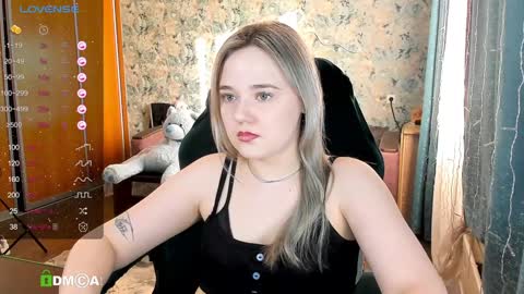 Snapshot of your_small_bunny chatting on 02.05.25 Molly online show from 02.05.25