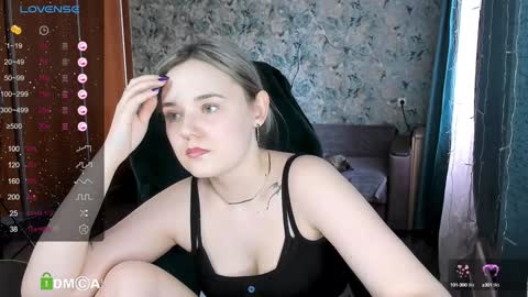 Snapshot of your_small_bunny chatting on 02.06.25 Molly online show from 02.06.25