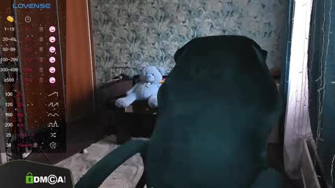 Snapshot of your_small_bunny chatting on 02.20.25 Molly online show from 02.20.25