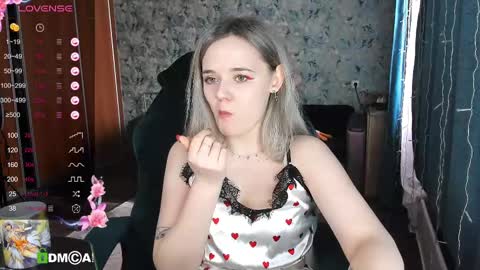 Snapshot of your_small_bunny chatting on 03.06.25 Molly online show from 03.06.25