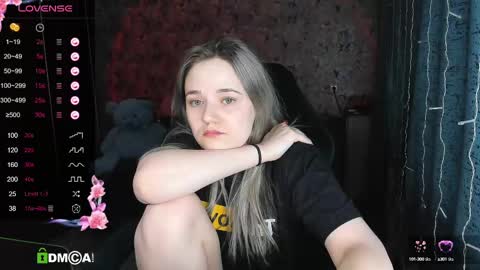 Snapshot of your_small_bunny chatting on 03.10.25 Molly online show from 03.10.25