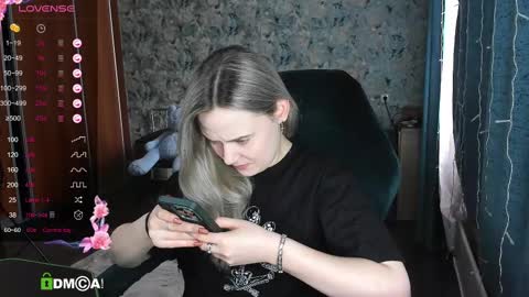 Snapshot of your_small_bunny chatting on 03.11.25 Molly online show from 03.11.25