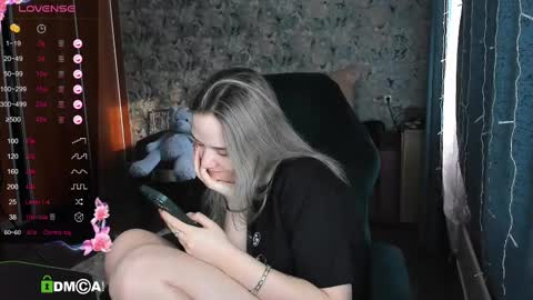 Snapshot of your_small_bunny chatting on 03.11.25 Molly online show from 03.11.25