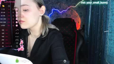 Snapshot of your_small_bunny chatting on 09.13.25 Molly online show from 09.13.25