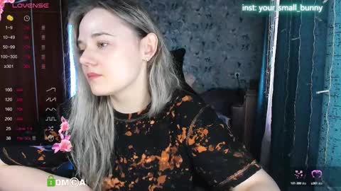 Snapshot of your_small_bunny chatting on 09.22.25 Molly online show from 09.22.25