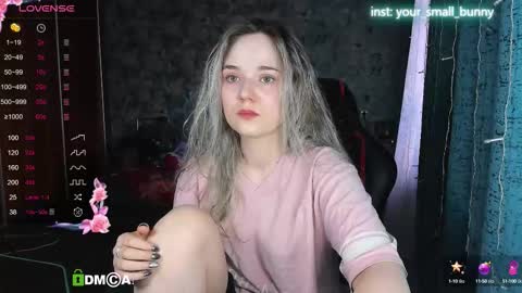 Snapshot of your_small_bunny chatting on 10.01.25 Molly online show from 10.01.25