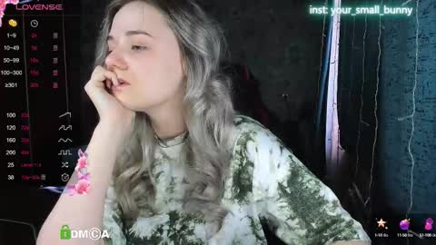 Snapshot of your_small_bunny chatting on 10.13.25 Molly online show from 10.13.25