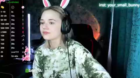 Snapshot of your_small_bunny chatting on 06.12.26 Molly online show from 06.12.26