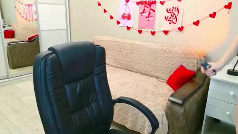 Snapshot of your_tender_doll chatting on 09.11.25 Alice online show from 09.11.25