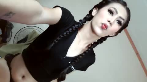 Snapshot of yourbabyriana chatting on 01.08.25 Angel online show from 01.08.25