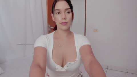 Snapshot of yourbonie chatting on 01.06.25 insta yourboniee online show from 01.06.25