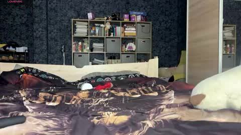 Mia online show from 04.29.26