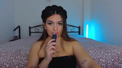 Snapshot of youremily_xx chatting on 10.21.25 Emily  online show from 10.21.25