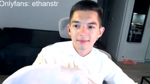 Snapshot of yourethan chatting on 09.16.25 yourethan online show from 09.16.25