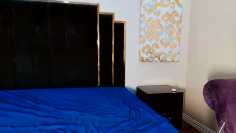 Horny Hotwife Wants To Play online show from 09.12.25