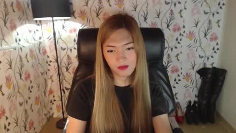 Snapshot of yourfavorateroxxx chatting on 01.06.25 Roxxx online show from 01.06.25