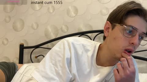 Snapshot of yourhotchristian chatting on 01.04.25 Chris online show from 01.04.25