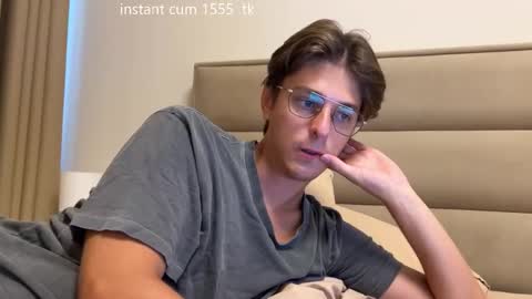 Snapshot of yourhotchristian chatting on 09.11.25 Chris online show from 09.11.25