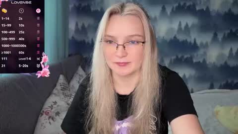 Snapshot of yourjessy chatting on 10.25.25 yourjessy online show from 10.25.25
