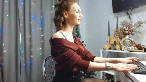 Snapshot of yourladysunshine chatting on 12.28.24 Ksyusha online show from 12.28.24