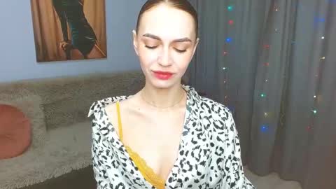 Snapshot of yourladysunshine chatting on 01.12.25 Ksyusha online show from 01.12.25