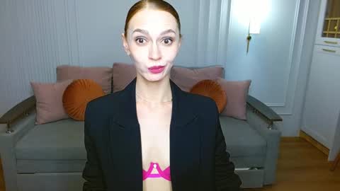 Snapshot of yourladysunshine chatting on 02.14.25 Ksyusha online show from 02.14.25