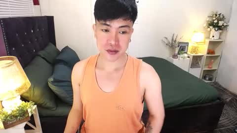 Snapshot of yourlivingonurdream chatting on 09.19.25 -- online show from 09.19.25