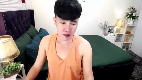 Snapshot of yourlivingonurdream chatting on 09.29.25 -- online show from 09.29.25