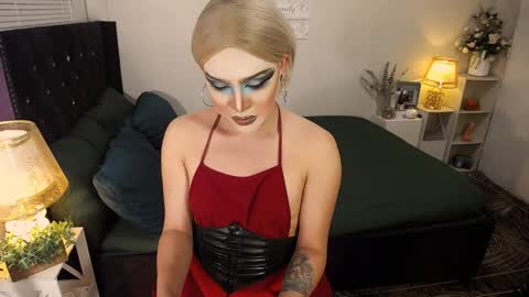 Snapshot of yourlivingonurdream chatting on 10.03.25 -- online show from 10.03.25