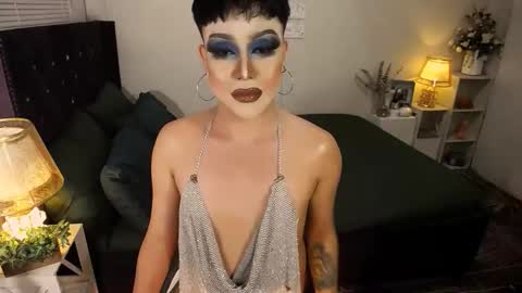 Snapshot of yourlivingonurdream chatting on 10.05.25 -- online show from 10.05.25