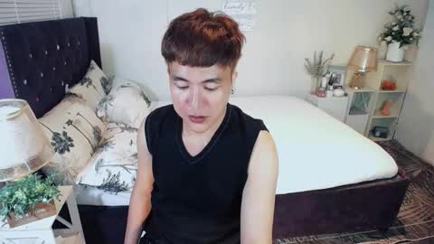 Snapshot of yourlivingonurdream chatting on 10.20.25 -- online show from 10.20.25