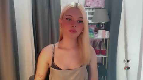 Snapshot of yourlovekylie chatting on 06.04.26 KYLIE MORE online show from 06.04.26