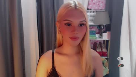Snapshot of yourlovekylie chatting on 07.07.26 KYLIE MORE online show from 07.07.26