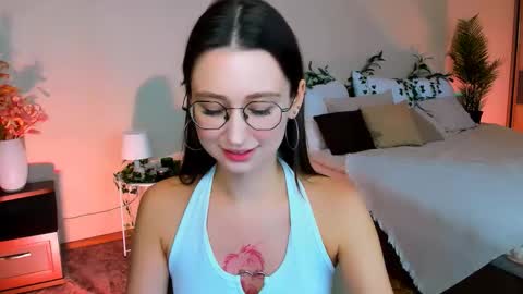 Snapshot of yourlovelystoryy chatting on 09.11.25 Vetta online show from 09.11.25