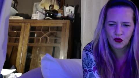 Snapshot of yourmomma999 chatting on 01.04.25 yourmomma999 online show from 01.04.25