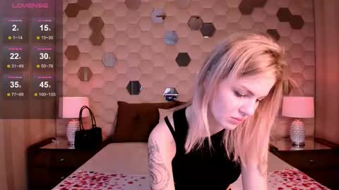Naomi online show from 09.17.25