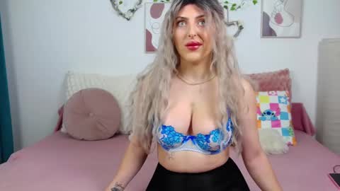 yours_goddess online show from 10.03.25